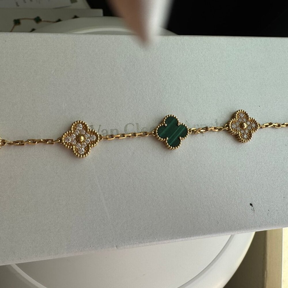 Van Cleef & Arpels Yellow Gold Alhambra Diamond and Malachite Bracelet VCARO7GQ0 - Picture 6 of 7